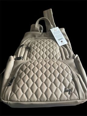 Lug hatchback back pack , nwt